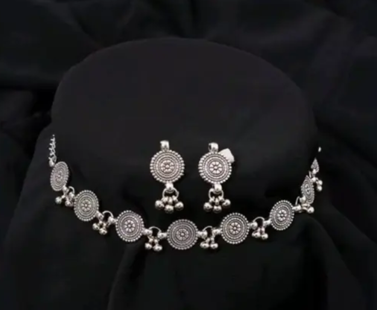 Srinar oxidize round with ghunghru chocker set